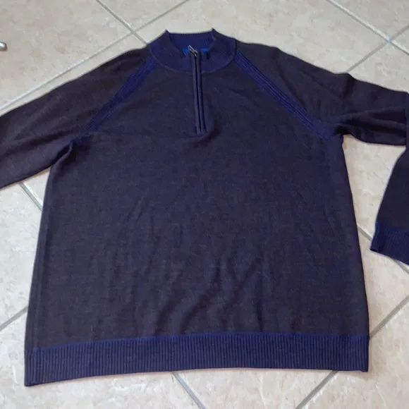 Like new Robert Graham Classic Fit 1/4 Zip 100% Wool Sweater Brown Raglan